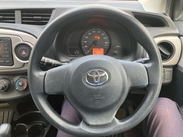 TOYOTA VITZ 2011 Image 31