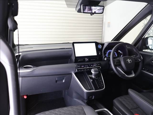 TOYOTA VOXY HYBRID 2023 Image 31