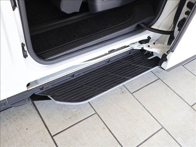 TOYOTA VOXY HYBRID 2023 Image 31