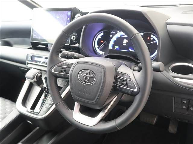 TOYOTA VOXY HYBRID 2023 Image 31