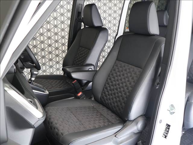 TOYOTA VOXY HYBRID 2023 Image 31