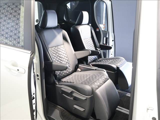 TOYOTA VOXY HYBRID 2023 Image 31