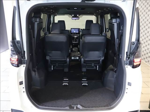 TOYOTA VOXY HYBRID 2023 Image 31