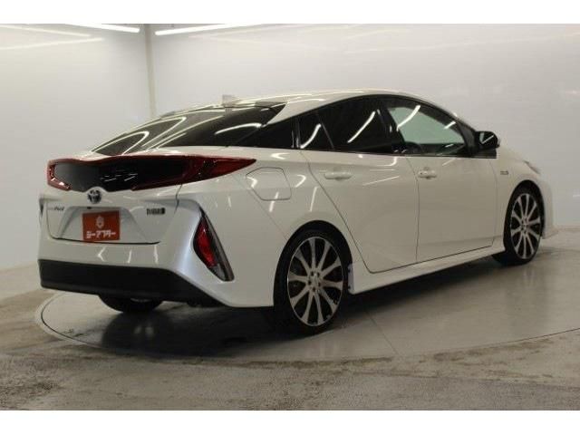 TOYOTA PRIUS PHV 2017 Image 31