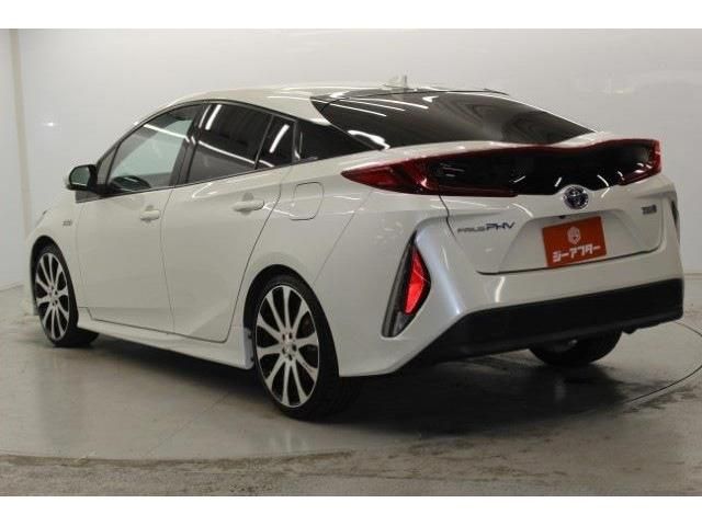 TOYOTA PRIUS PHV 2017 Image 31