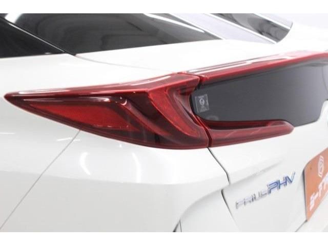 TOYOTA PRIUS PHV 2017 Image 31