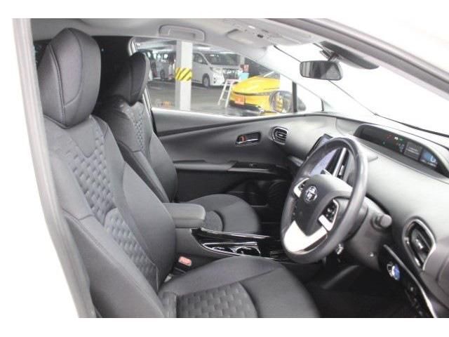 TOYOTA PRIUS PHV 2017 Image 31