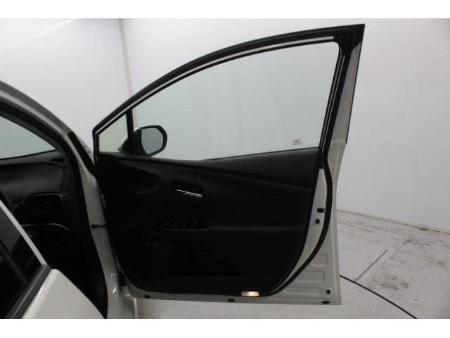 TOYOTA PRIUS PHV 2017 Image 31