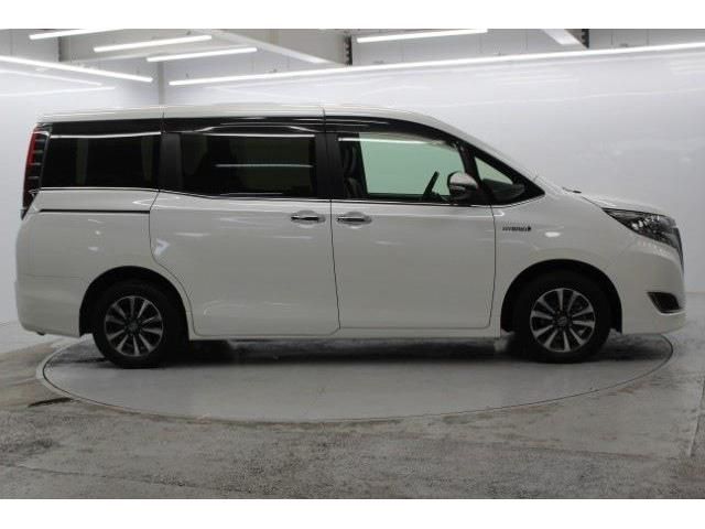 TOYOTA ESQUIRE HYBRID 2017 Image 31