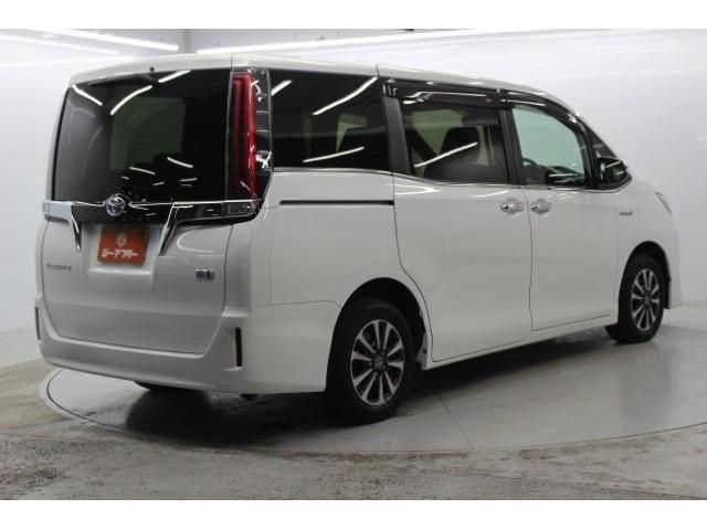 TOYOTA ESQUIRE HYBRID 2017 Image 31