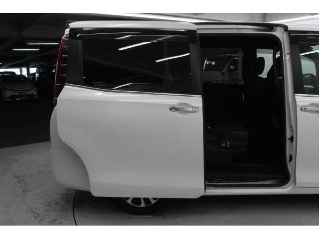 TOYOTA ESQUIRE HYBRID 2017 Image 31