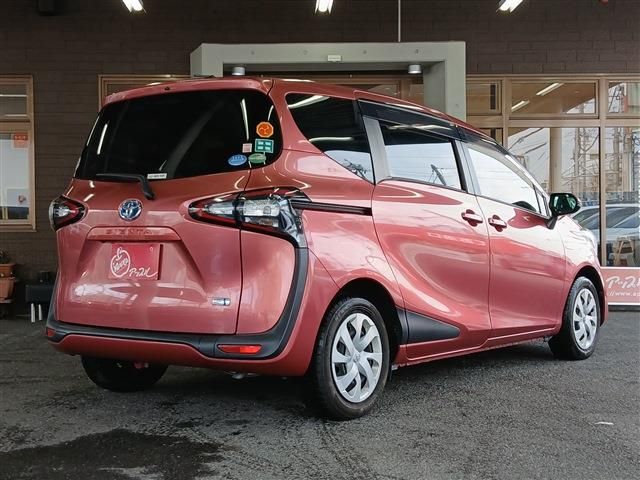 TOYOTA SIENTA HYBRID 2015 Image 31