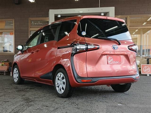 TOYOTA SIENTA HYBRID 2015 Image 31
