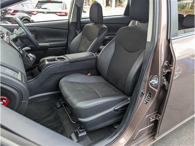 TOYOTA PRIUS ALPHA 2019 Image 31