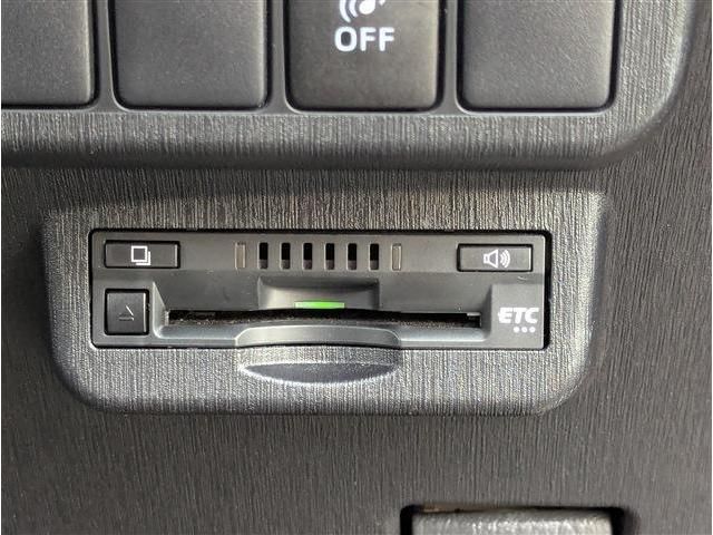 TOYOTA PRIUS ALPHA 2019 Image 31