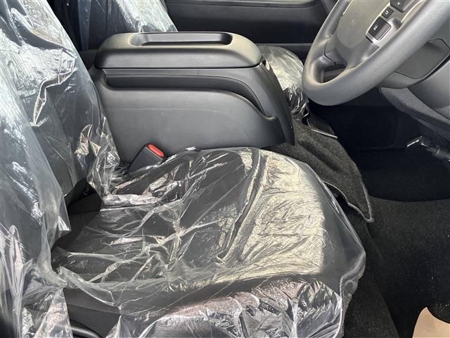 TOYOTA HIACE VAN 2WD 2025 Image 31