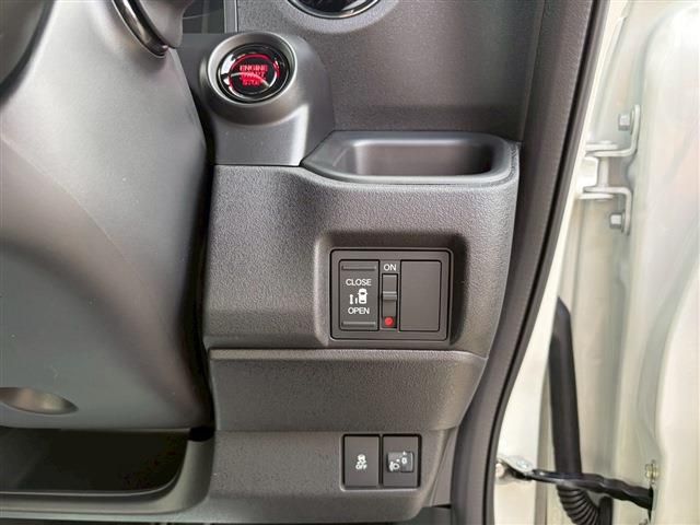 HONDA N BOX CUSTOM 2025 Image 31