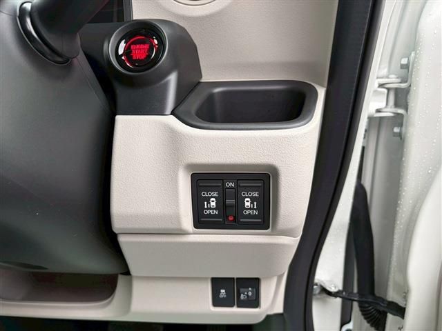 HONDA N BOX 2025 Image 31