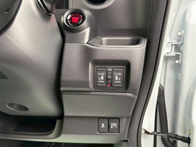 HONDA N BOX CUSTOM 2025 Image 31