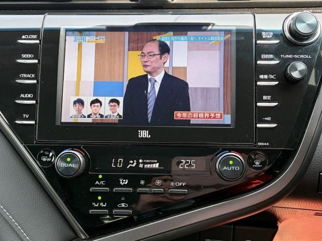 TOYOTA CAMRY HYBRID 2019 Image 31