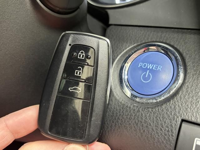 TOYOTA CAMRY HYBRID 2019 Image 31