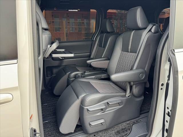 TOYOTA NOAH HYBRID 2024 Image 31