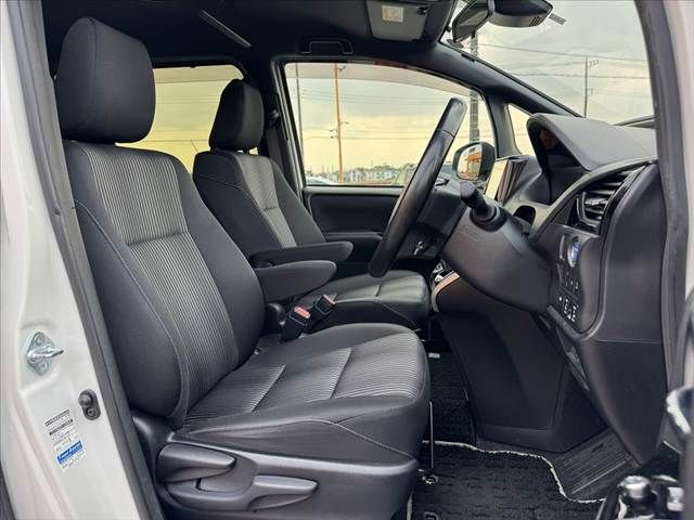 TOYOTA VOXY 2019 Image 31