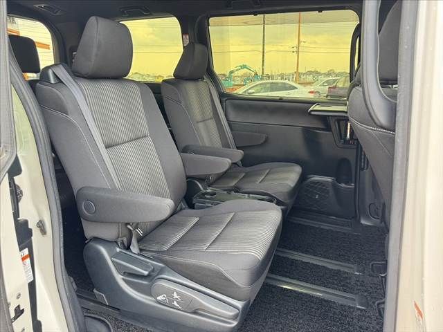 TOYOTA VOXY 2019 Image 31