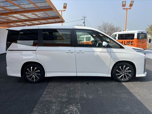 TOYOTA VOXY HYBRID 2024 Image 31