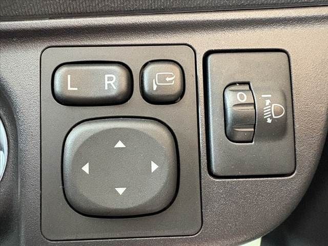 TOYOTA AQUA 2014 Image 31