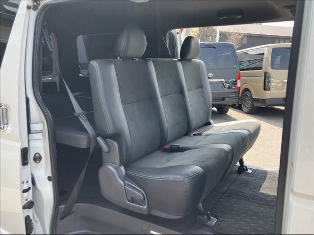 TOYOTA HIACE VAN 4WD 2022 Image 31