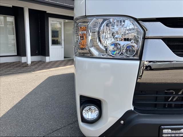 TOYOTA HIACE VAN 4WD 2022 Image 31