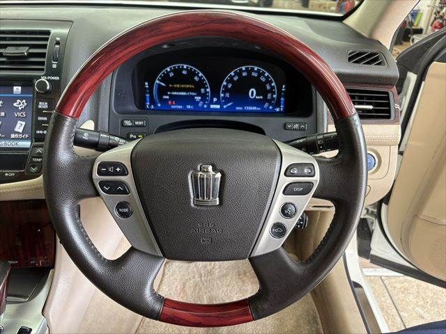 TOYOTA CROWN SEDAN HYBRID 2011 Image 31