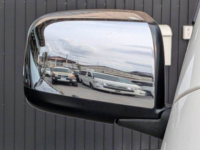 NISSAN NV350 CARAVAN 4WD 2017 Image 31