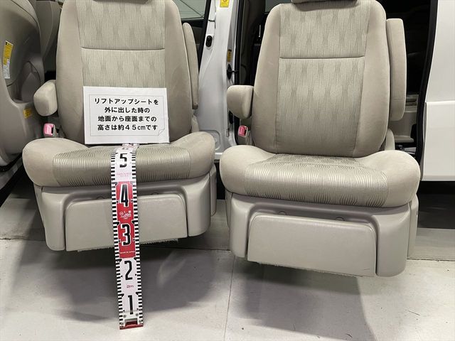 TOYOTA ESTIMA 2012 Image 31