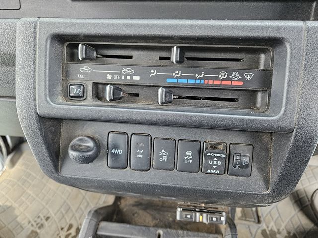 DAIHATSU HIJET TRUCK 4WD 2018 Image 31