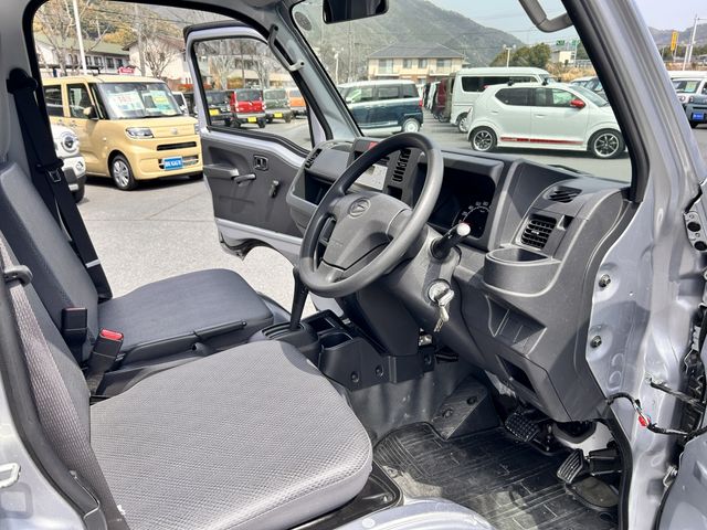 DAIHATSU HIJET TRUCK 4WD 2016 Image 31