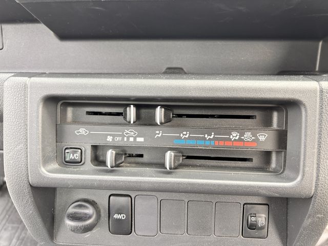 DAIHATSU HIJET TRUCK 4WD 2016 Image 31