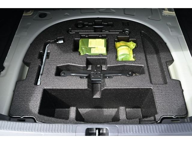 TOYOTA CAMRY HYBRID 2020 Image 31