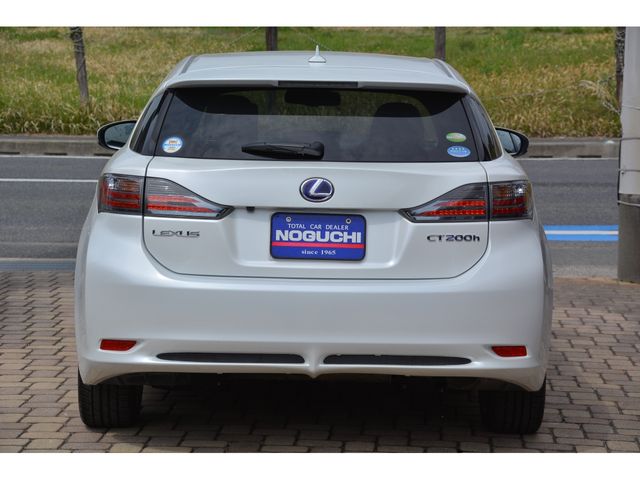 TOYOTA LEXUS CT200H 2011 Image 31