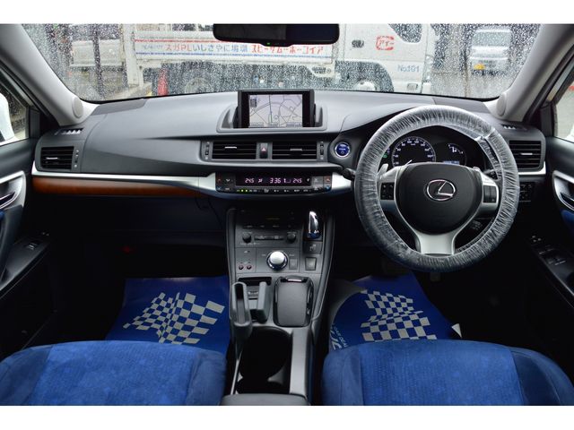 TOYOTA LEXUS CT200H 2011 Image 31