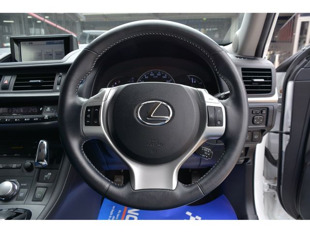 TOYOTA LEXUS CT200H 2011 Image 31