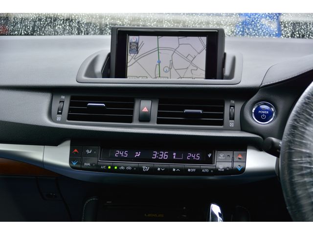 TOYOTA LEXUS CT200H 2011 Image 31