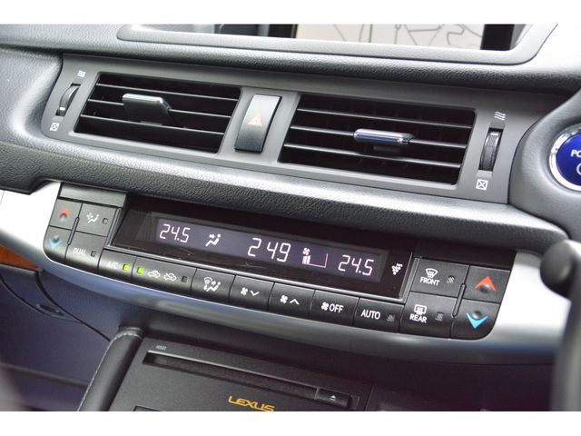 TOYOTA LEXUS CT200H 2011 Image 31