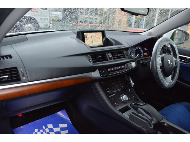 TOYOTA LEXUS CT200H 2011 Image 31