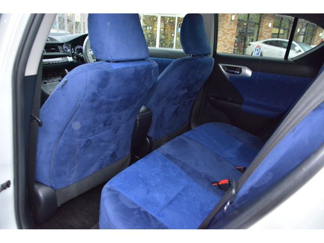 TOYOTA LEXUS CT200H 2011 Image 31