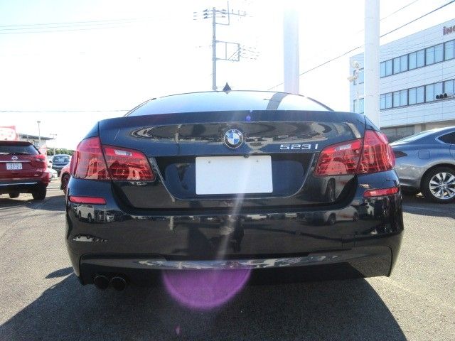 BMW 5SERIES SEDAN 2017 Image 31