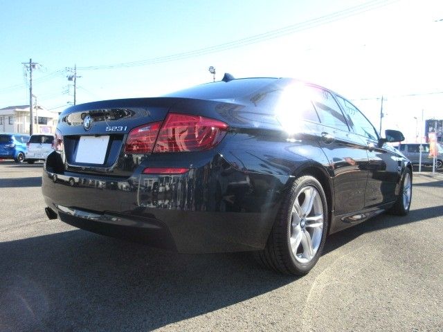 BMW 5SERIES SEDAN 2017 Image 31