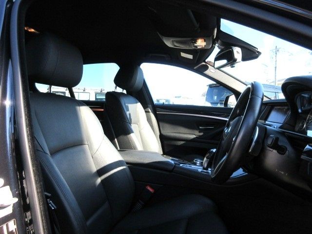 BMW 5SERIES SEDAN 2017 Image 31
