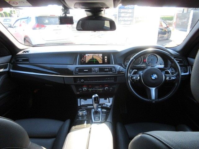 BMW 5SERIES SEDAN 2017 Image 31